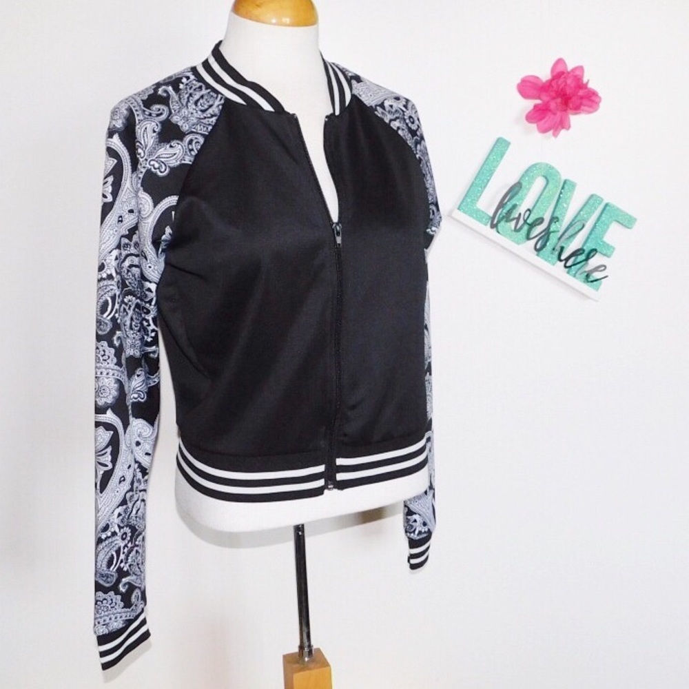 Rue21 Women's Jacket Medium Black & White EUC